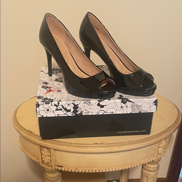 Chinese Laundry “Mild” Glossy Black Peep Toe Heels - Picture 1 of 5
